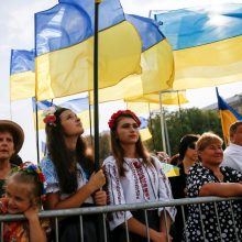 ukraine_flags_people001